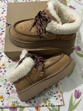 UGG Tan Suede Fur-Lined Platform Lace-Up Snow Boots EU 37